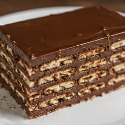Bisküvili Pasta